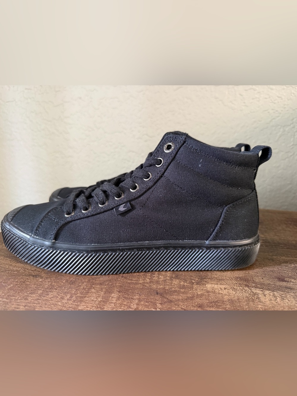 Black High-Top Canvas Sneakers - Cariuma